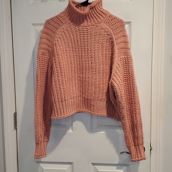 H&M Sweaters - H&M chunky sweater size small NWT
